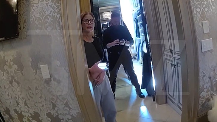 80674fd9d9a34157b87c88bd0aafcc39_md 120324_kim_zolciak_kroy_biermann_body_cam_kal