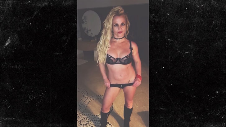 80a6b5e2bc7442f7bc20af8b54d33a21_md 103024_britney_spears-kal