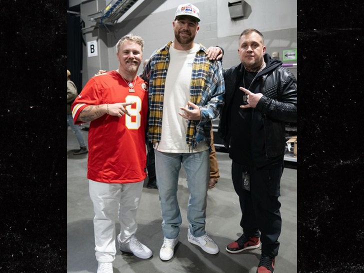 810d432bc1c94cb595285ebbb79f939f_md ernest travis kelce