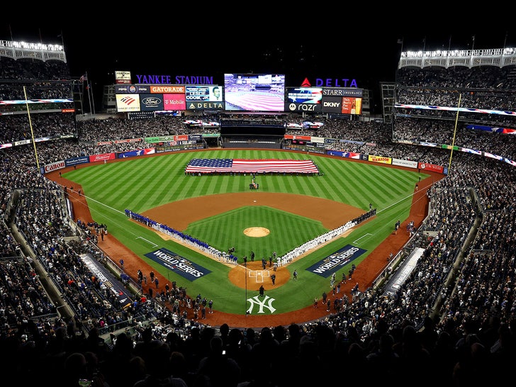 819012a8bd9a45b5bd8361760870d3b5_md yankee stadium