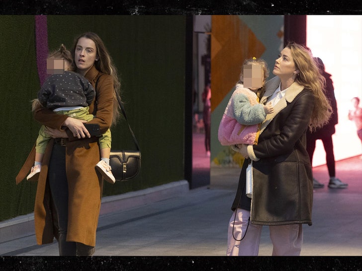 838dd9dd09334f8b883300ca847bc8d0_md Amber heard daughter