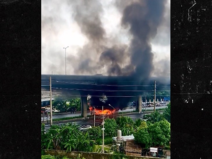 83f3d4a01c8441168e4de6f165185370_md 100124-thailand-bus-primary-4