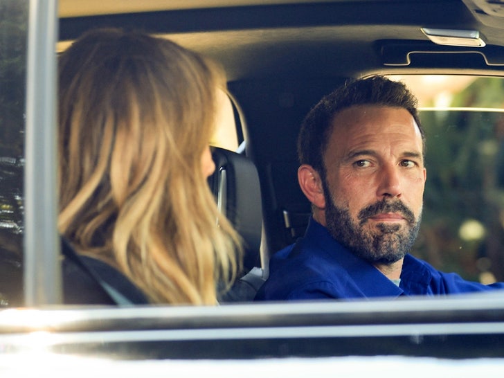 840e4dcf7d3c443eb4544e8b03259d0c_md ben affleck jennifer lopez reunite