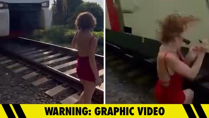 8507d9fc661a499cbabaef9755ed0c5c_md 090524_woman_train-kal-V2