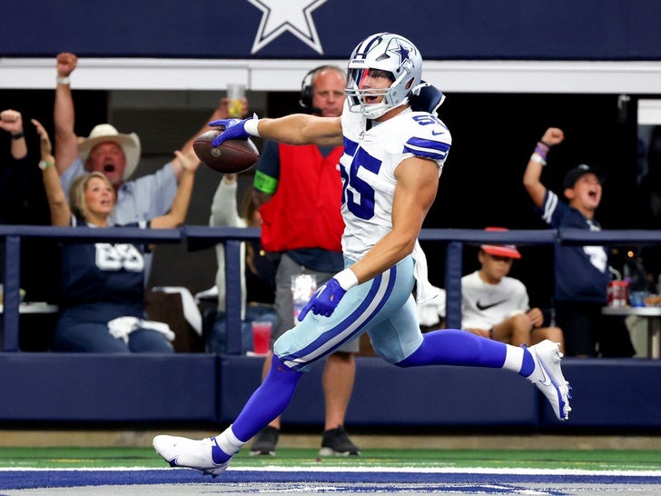 Leighton Vander Esch On The Field