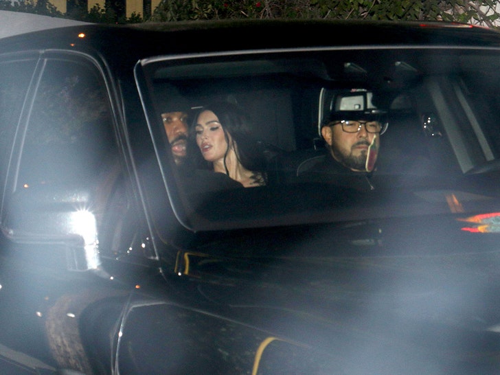 86e9479c631c4928b35eae682d8e0d4d_md megan fox and mgk rolls royce avalon