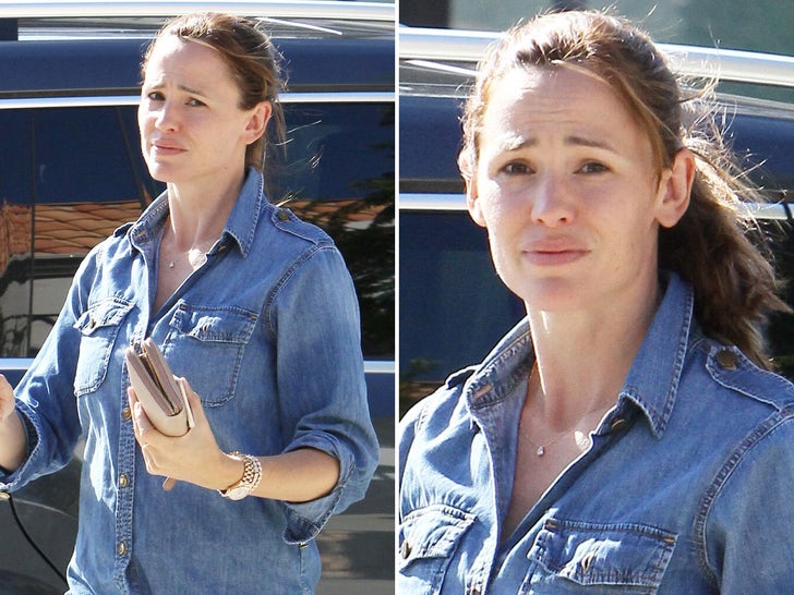 87768fede64a4bd6b43309fa57f592db_md Jennifer Garner Upset At Church After Palisades Fire