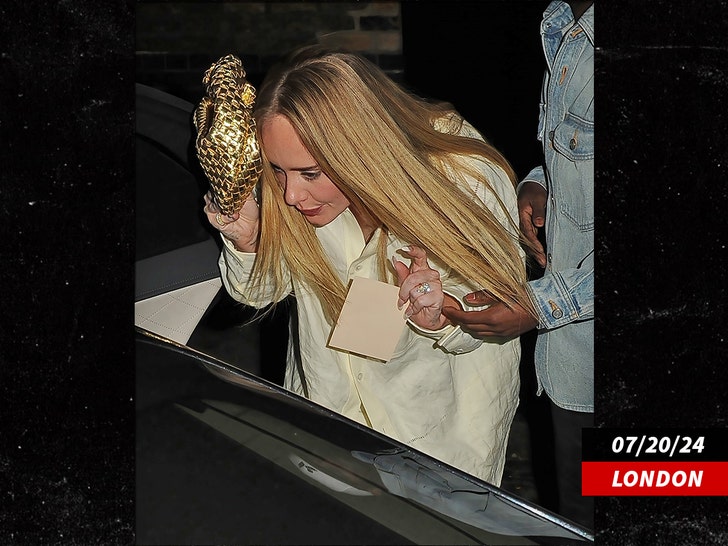 877a92871a4d4a8ab05f977e7af20011_md Adele and husband Rich Paul hold hands