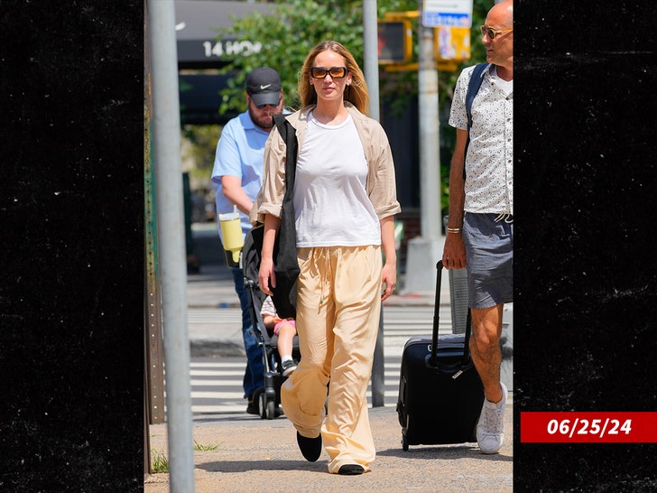 87e39caab4ed43e2999b4e53fd0bffd2_md jennifer lawrence Cooke Maroney