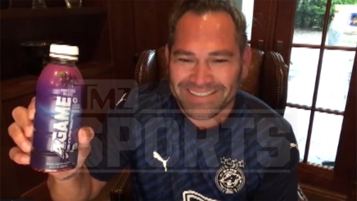 8c2c64ba8a0d4398a506a4733fda4158_md 121224_johnny_damon_agame-kal