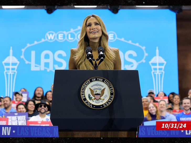 8ce98237f0204ca9aa056270ffaefa6a_md jennifer lopez kamala rally