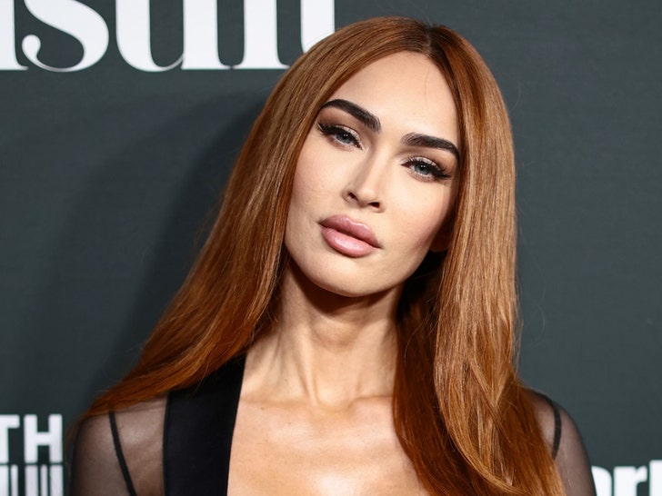 8d43809e738f40c7b62162a580465d95_md Megan Fox Hot Shots