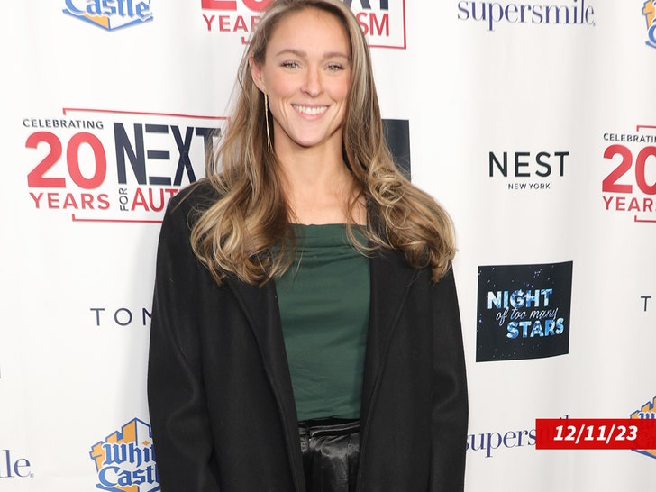 8d5d5b5db5d849cebfbdd62367c1adc2_md kylie kelce