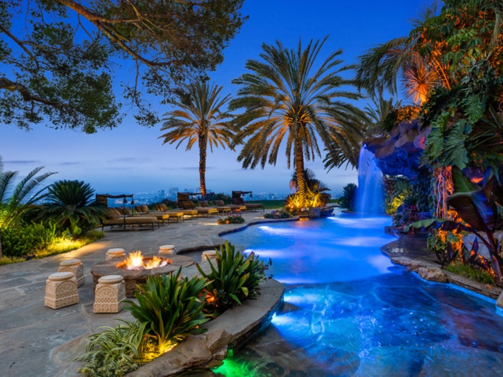 8d7eecabb0204e1aab25ccb0ba72912e_md full house Marc Angeles 4