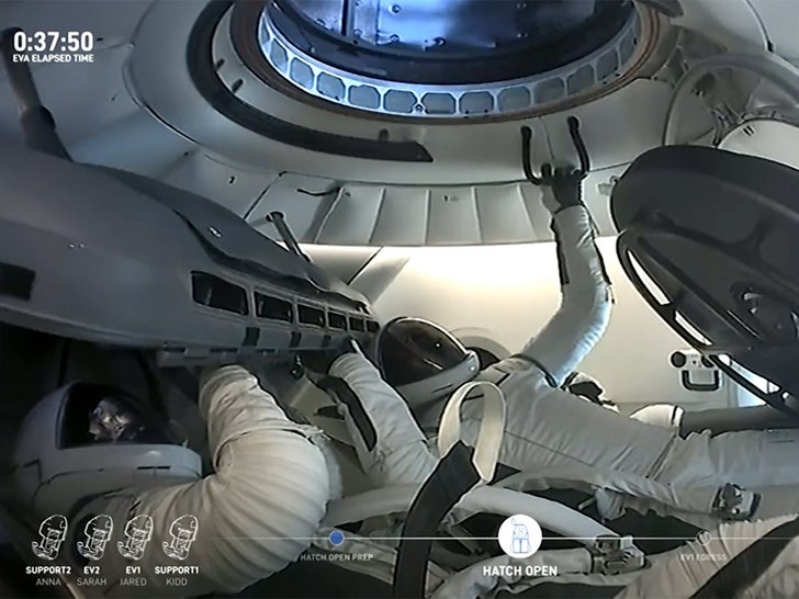 8e2a8041af3b4f7f8ffe26938356df92_md 091224-spacewalk-hatch