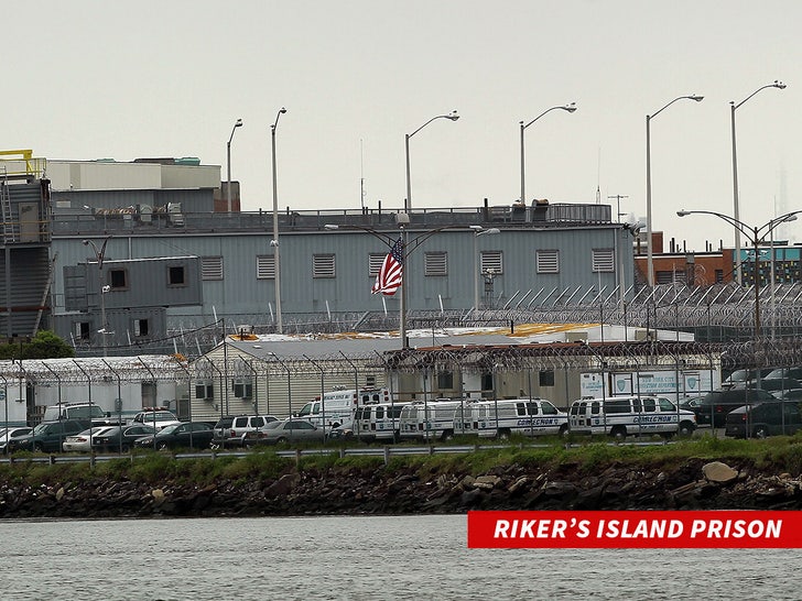 8eb00f34358c40759e5a60c8f38fd7ec_md rikers island prison