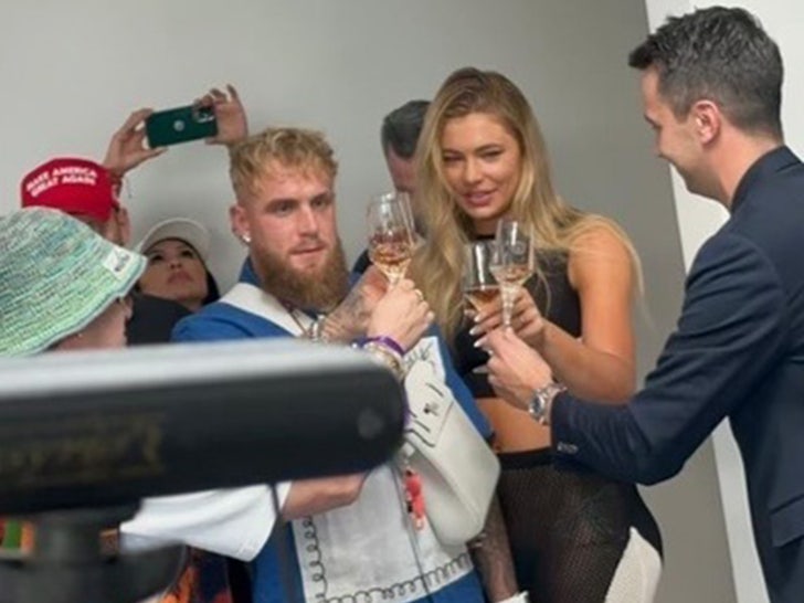 8ed0323bfdb044ec9bc5ee050205104f_md jake paul dog Jutta Leerdam