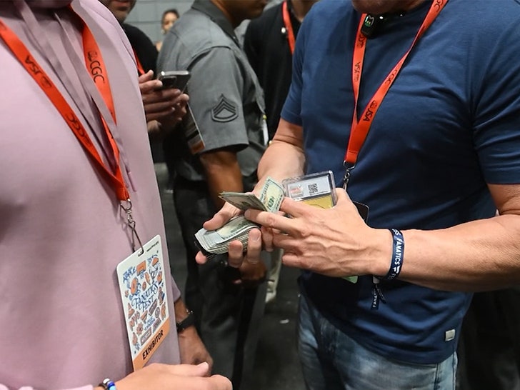 081724_dana_white-sg3