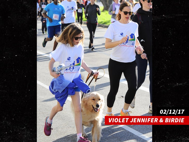 911dbe3b47844040bc4de8315c37b8e3_md jennifer garner dog