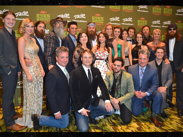 918110f3bb614eaabdf6012c830b186e_md Duck Dynasty family 2015