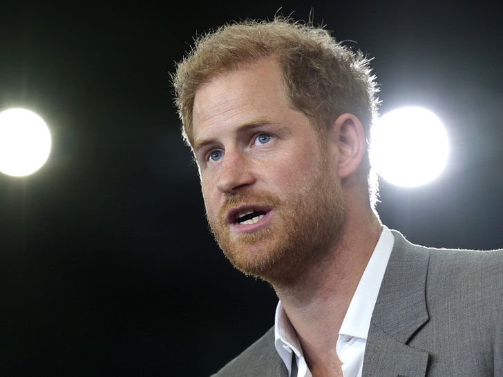 91dd683bb14b4ba38957b87c5e4f2ebf_md Prince Harry Through the Years