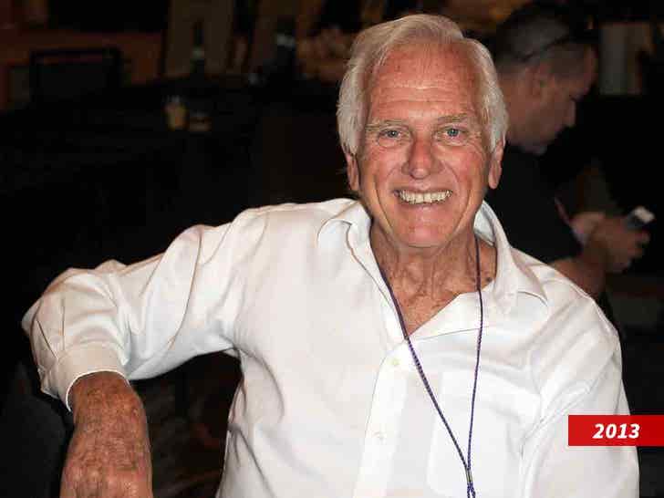 91f95c99a64741cdabf1e0770c08ceb5_md 1016-ron ely-getty-02