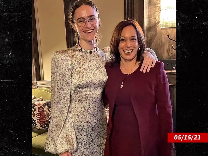 92071c3581894576ac716d670f03d85f_md Ella Emhoff kamala harris