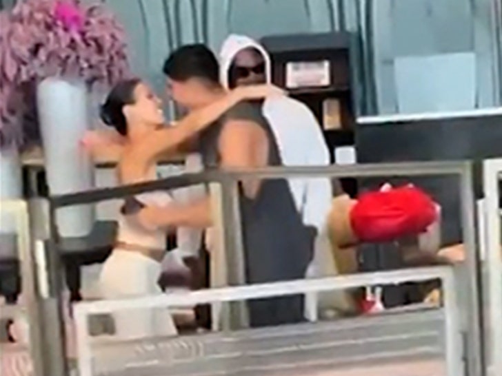 928726d64be4436ca5a0dfb993c89327_md 091324_kanye_west-sg3