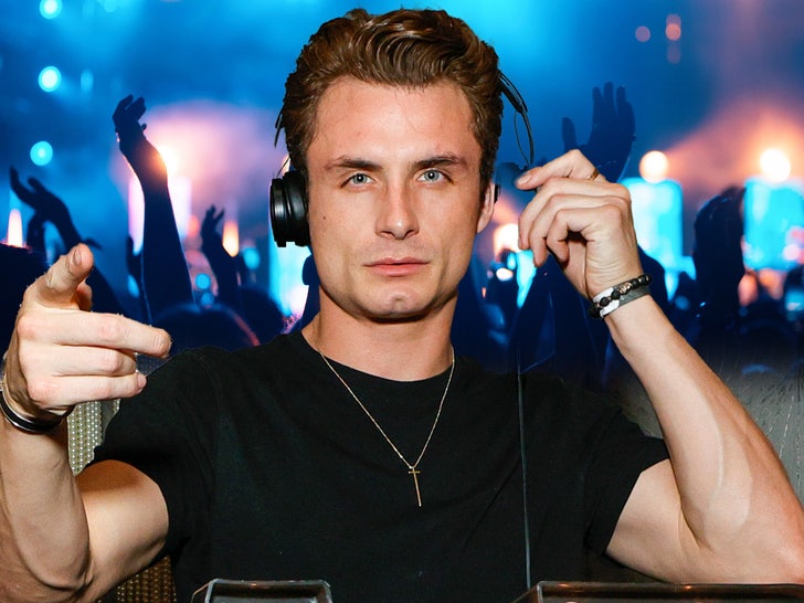 92f296c26d8b4e2599aa249fe2440a47_md james kennedy dj crowd