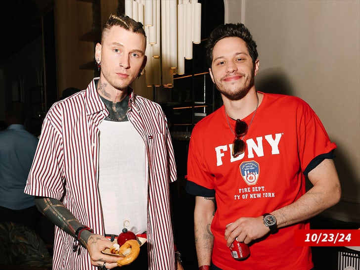 930175d351e541d0acd147f9f3db864b_md mgk pete davidson