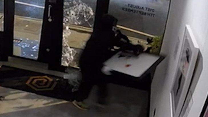 948fd5ec95314d768b07d591bde53047_md 091324_banksy-kal