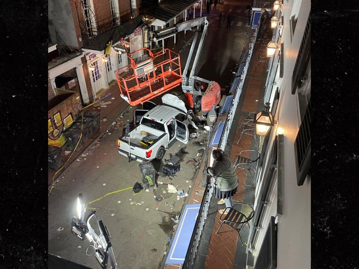 968882dd6d8b4b0c9bf3fafb2294e7d5_md-4 bourbon street new orleans crash x sub