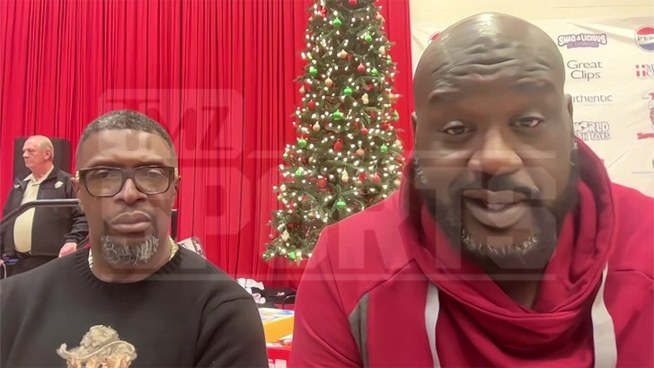 97383721100e49b4aace77764002a886_md-1 121324-shaquille-o-neal-shaq-o-claus-kal