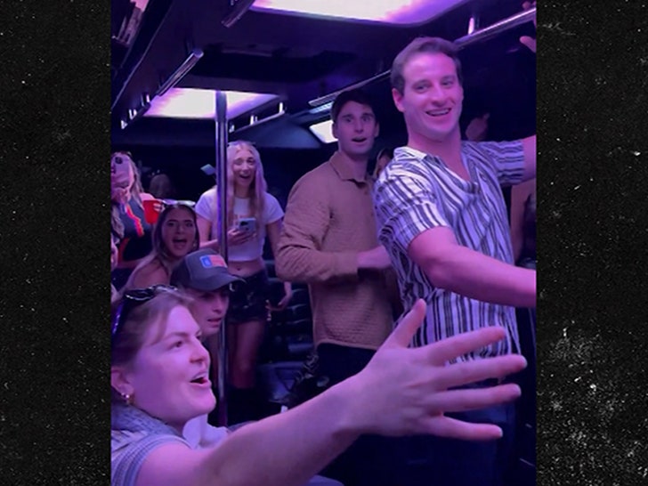 97850b94fe8a428583959d49baeb399b_md 102724-snoop-dogg-primary-2