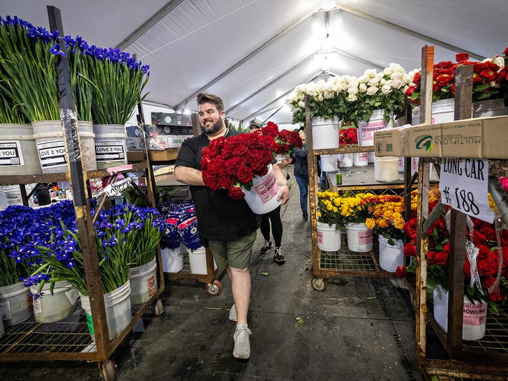 98acefaa5ef94735ad13cdedf3c6fdce_md 1231-Rose-Parade-SUB-2