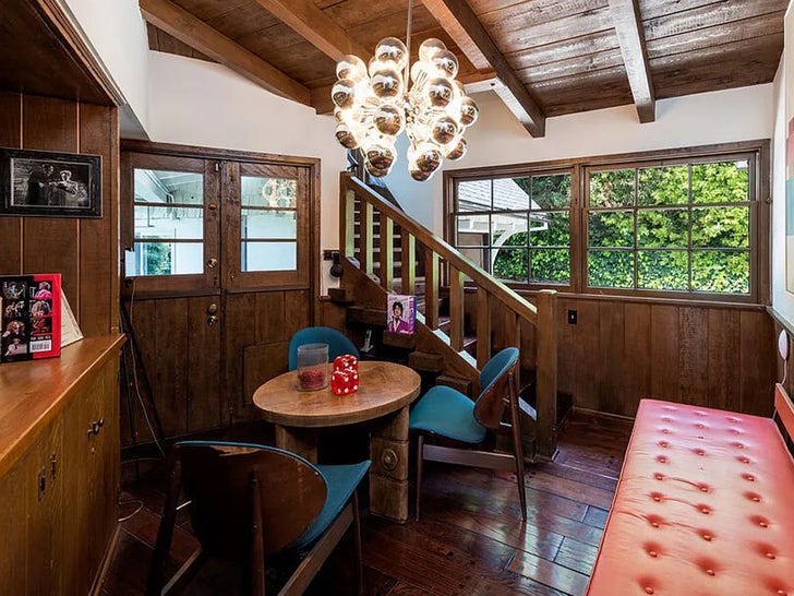 998ffb6b4ae749728413abf5cfdd3367_md 0820-gene-wilder-bel-air-estate-photos-primary-3