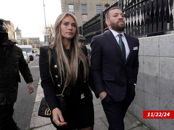 9a04a45eaead488280a1d11c16197826_md conor mcgregor dee devlin