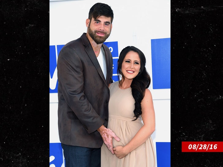 9b6f71d600a4471ca391649157522a99_md-2 David Eason and Jenelle Evans