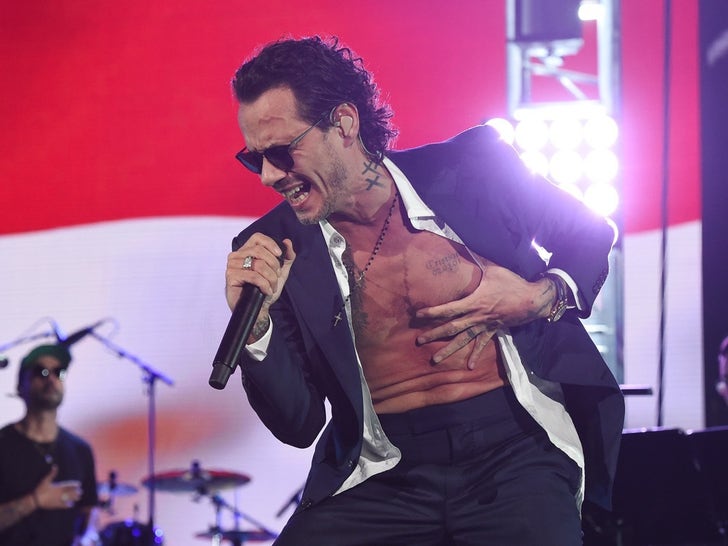 Marc Anthony Performance Photos