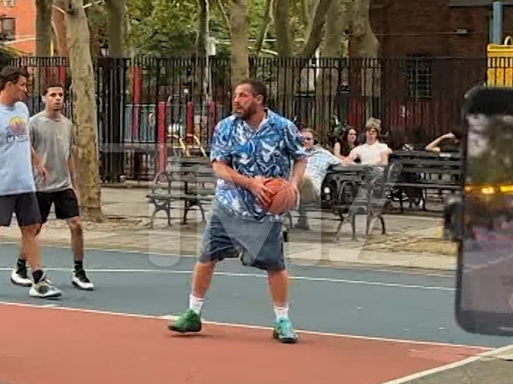 9dcdc8f37fff4209aa8976f29ce60b7c_md 082224-adam-sandler-2