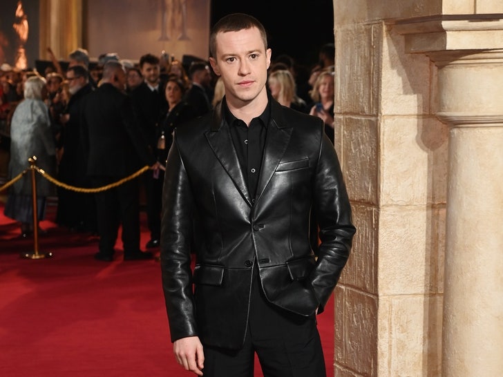 9e0a6bf62f9d41f6b00c63c842bc47ab_md Joseph Quinn