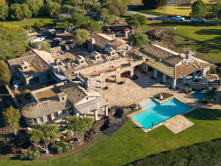 9e59dbe6ebeb45e0afa503ed802ca9b9_md ellen degeneres house backgrid