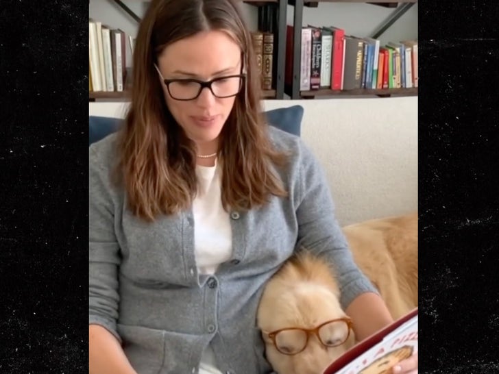 9fff736e4a3a4b12b96e3bd34799634f_md 1128 jennifer garner and dog 5jpg