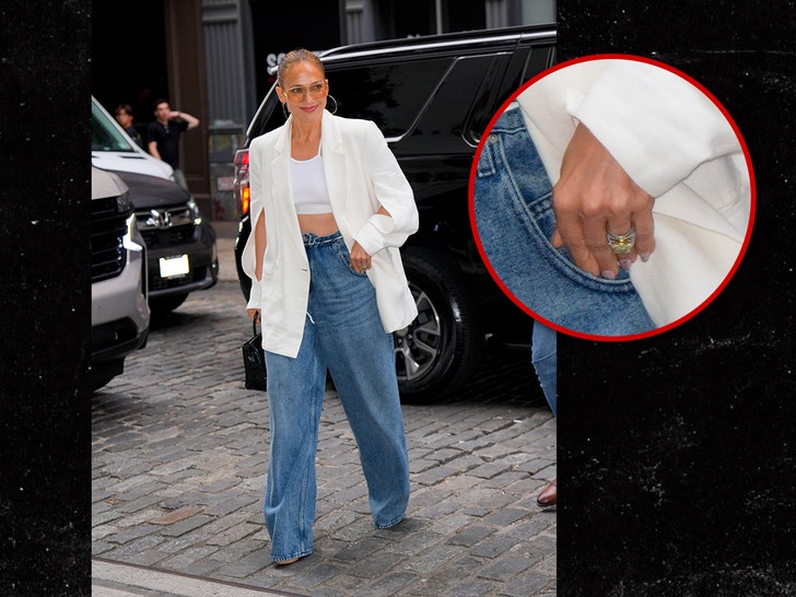 jennifer lopez with ring