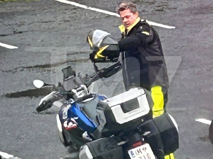 a3d05779245f456f80185f9ee9ce0ac9_md brad pitt tmz 2