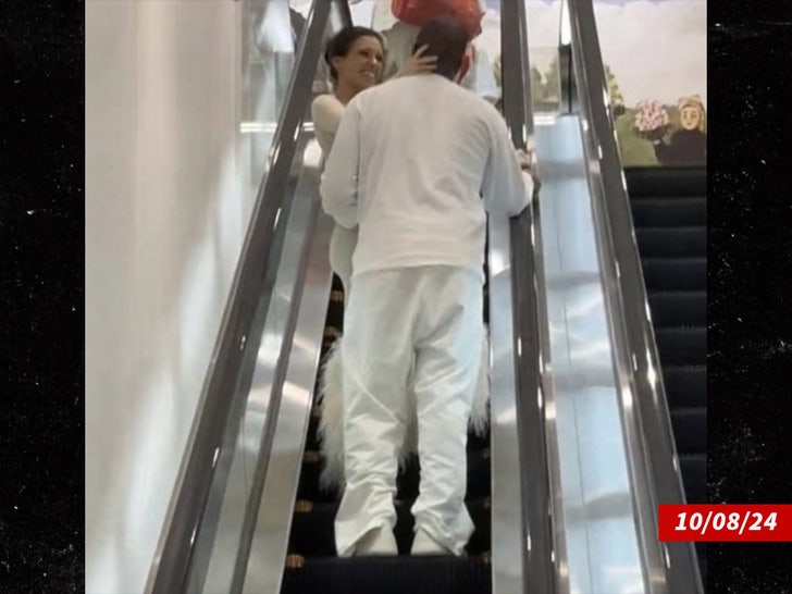 a4c8d355869047f897e6c506c92181c8_md kanye west bianca censori in tokyo sub