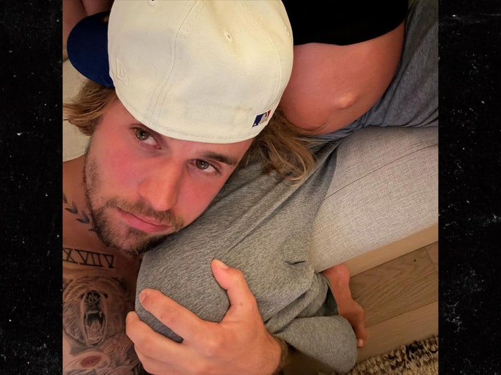 a4e9c36756c340f8aa113543cbe0c44b_md justin hailey bieber sub 3