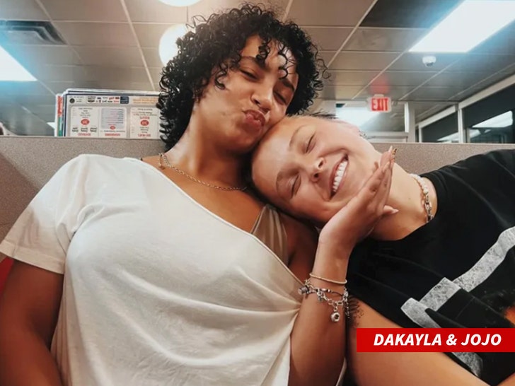 a64f88c110784876ad2baa077a840e84_md Dakayla Wilson jojo siwa