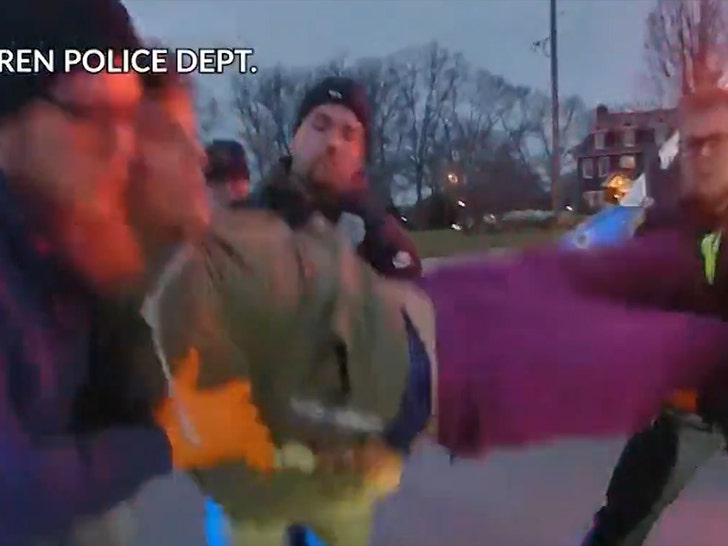 a6b275cedb684bdeb12ff2f8f7ceeb83_md 121224-chris-zylka-2