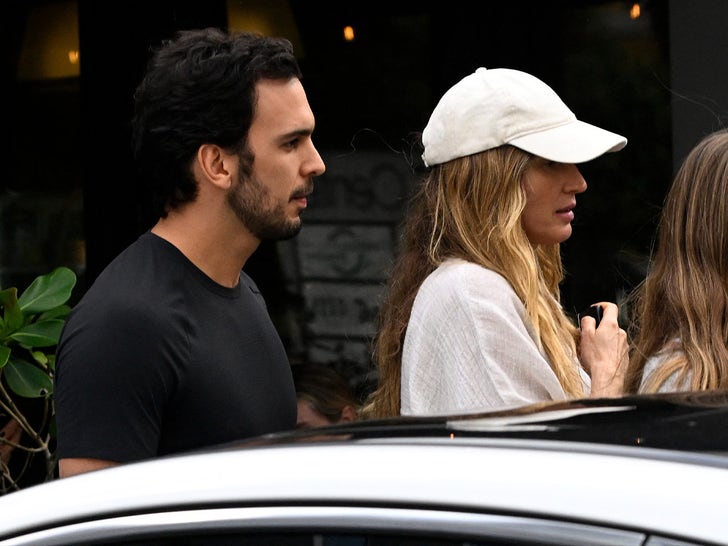 a73dc35ef6194fc7842ef2c63161b439_md 1104-Giselle-and-Joaquim-Car-SUB